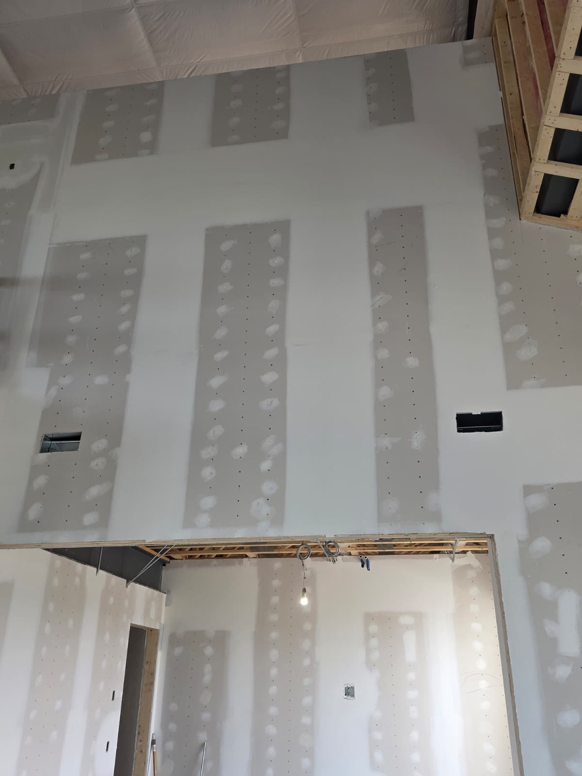 Hang Drywall - Familias Drywall & Painting LLC